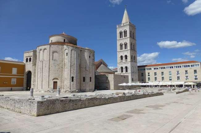 Chapter 5 Zadar buzzing coastal city on a peninsula The city of Zadar is situated on the Adriatic coast, counting 75 000 inhabitants, which makes it the 5th largest city in Croatia.
