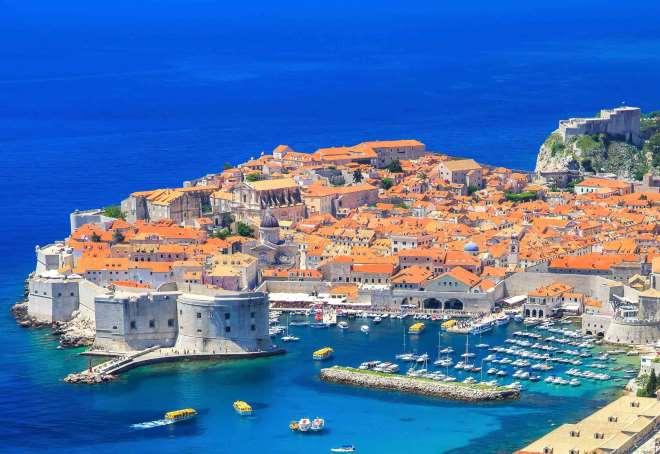Chapter 2 Dubrovnik pearl of the Adriatic NON BENE PRO TOTO LIBERTAS VENDITUR AURO Freedom is not sold for all gold in the world This Latin inscription can be found above the entrance into the