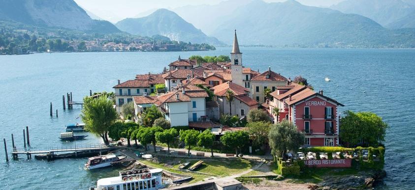 After some free time for shopping in Stresa, you will take a two-hour panoramic boat cruise on the lake, visiting the Borromean Islands Isola Madre, Isola dei Pescatori and Isola Bella.