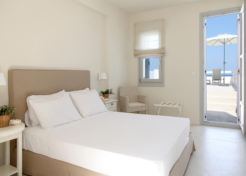 ACCOMMODATION Ammos is waiting to offer you the ultimate comfort during your holidays, combined with the highest quality.