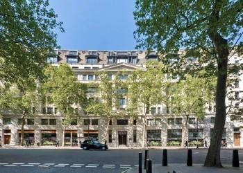 In addition to high 1AD footfall on High Holborn the unit is well located to benefit from the developments taking place on Chancery Lane that will include Saatchi and Saatchi s new office space in Q1