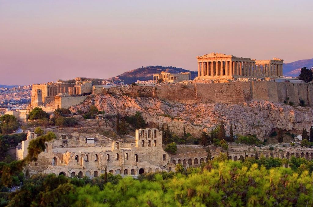 Athens The first settlement of Athens was in 3000 BCE, when King Theseus united several settlements of Attica.
