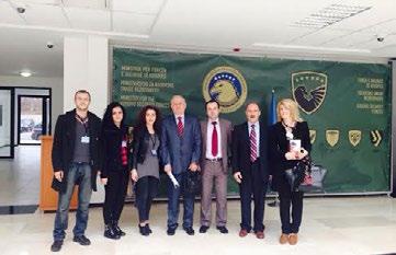 6 Aktualitet 30 dhjetor 2014 Studentët e AAB-së debatuan me ish-gjeneralin Grahovac Një grup studentësh dhe ligjëruesish të Fakultetit Juridik të AAB-së, kanë marrë pjesë në konferencën Ballkani dhe
