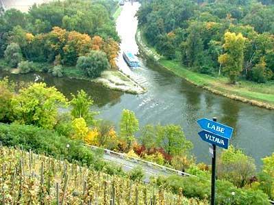 Start with a short car transfer to the chateau Troja, on the outskirts of Prague. From there you begin cycling northward along the Vltava River.