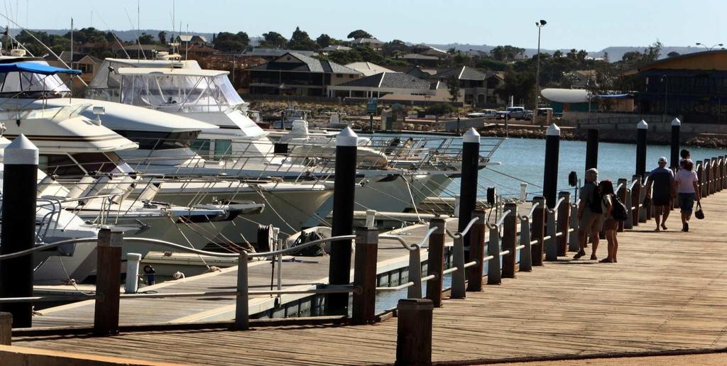 Lifestyle, Tourism and Industry Mining & Cray fishing are thriving industries in Geraldton Geraldton has a very diverse industry base and is also a popular tourist destination.