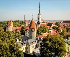 GUARANTEED ESCORTED TOURS III DAY 1 (SUNDAY): ARRIVAL VILNIUS Arrival in Vilnius, optional transfer to Hotel Radisson Blu Lietuva**** or similar, check-in, welcome meeting.