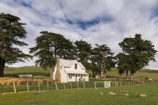 Annandale Villas Page 3 Annandale is a historic homestead anchored to the rugged edges of the South Island s, Banks Peninsula.