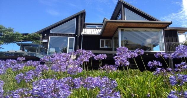 Architecturally designed to maximize the spectacular lake and mountain views, the luxury lodge offers uninterrupted views of Lake Taupo,