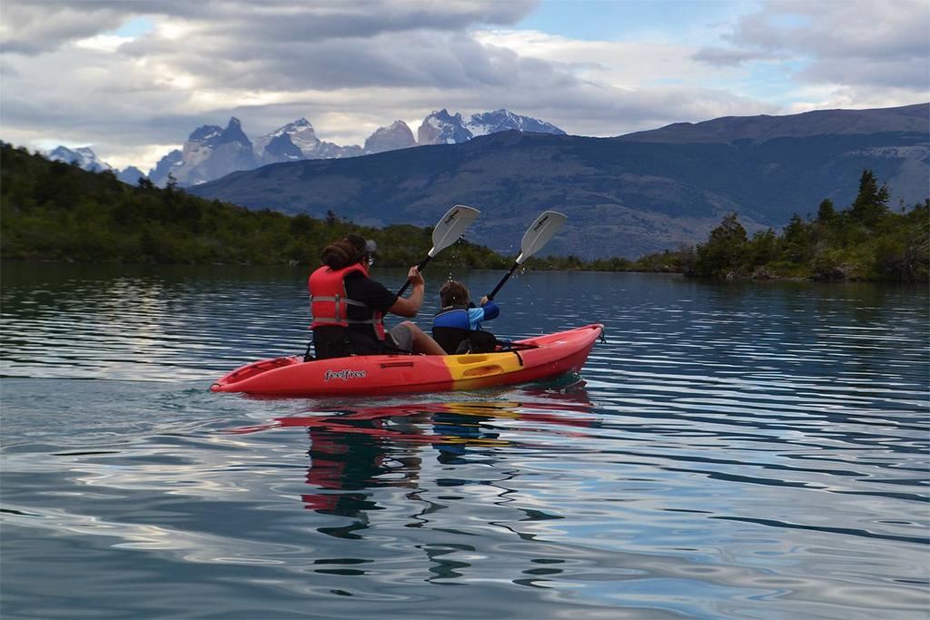 15.- Kayak in Toro Lake or in Bonita Lagoon PATAGONIA CAMP EXCLUSIVE Departure: by arrangement Paddle length: 3 hrs Difficulty level: low moderate Route distance: 2 km Initial latitude: 50 masl