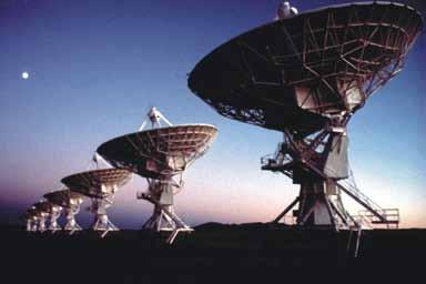 40 Fizika Interferometri Proteus 78/1 September 2015 Interferometri Fizika 41 Skupina radijskih teleskopov Zelo velika antena (VLA) v Novi Mehiki.