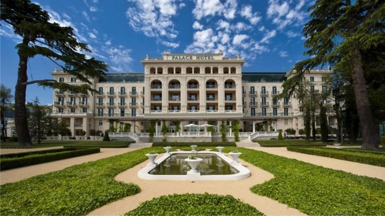 WELCOME TO THE KEMPINSKI PALACE PORTOROŽ The place where guests can relax at the Adriatic Sea, invigorate at the Rose Spa, savour at the Sophia and Fleur de Sel restaurants, glide the business breeze