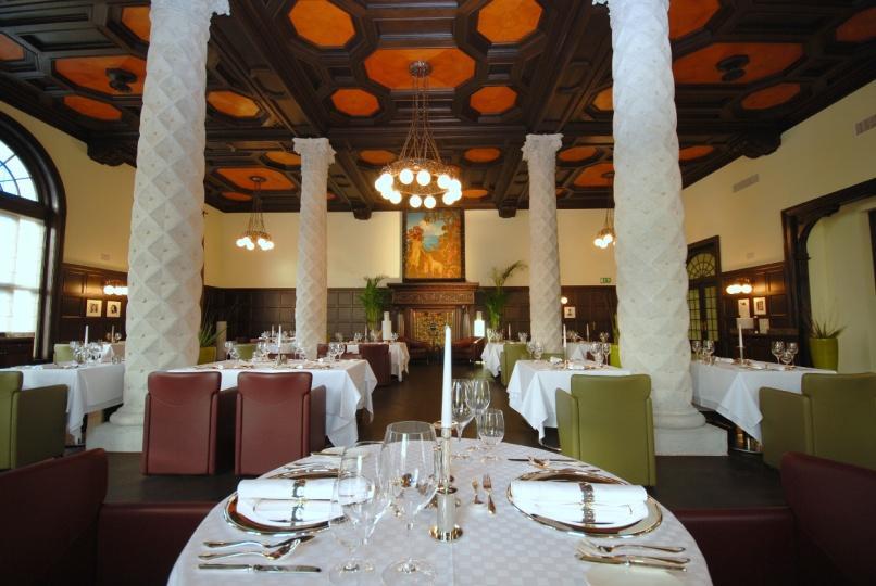 DINING The hotel boasts exquisite cuisine and is known for its innovativeness and its appetising mélange of culinary delights.