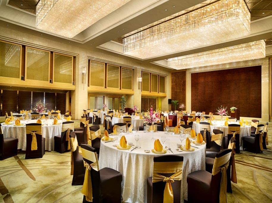 Crystal Grand Ballroom The exquisite Crystal Grand Ballroom covers 559 square meters.