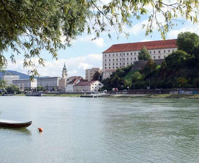 Germany - Austria - Cycle Cruise along the Danube Bike and Barge Tour 2018 Individual Self-guided 8 days / 7 nights On the traditional cruise ship MS Wolga you may experience the Danube in a
