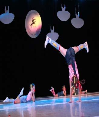 Програм се састоји од кореографија различитих плесних стилова модерног, савременог, џез или класичног балета или show dance-а.