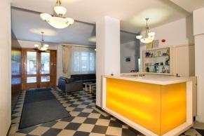 383"E Location: 25 min from the airport 20 min by bus + 5 min on foot, 15 min to the Prague centre