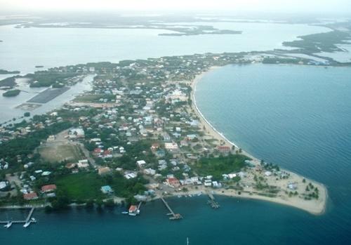 Regions Southern Stann Creek and Toledo v Placencia, a popular resort area with the best natural beaches in Belize.