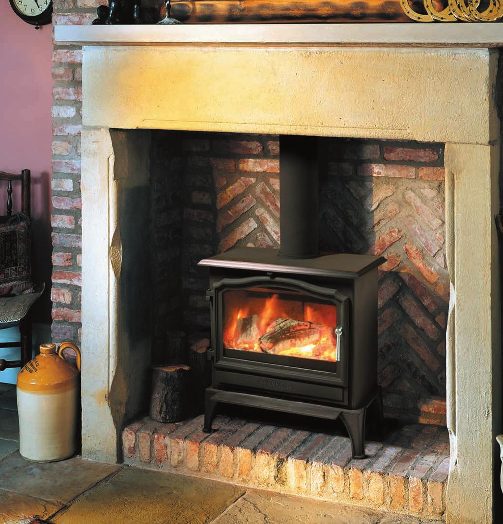 The ESSE heritage branding is cast into the 100 / 100 SE 5kW door of 125, 100, 200, 100 DD / 100 DD SE 525 and Podium stoves.