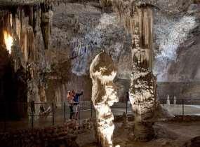 Day 4: Postojna Štanjel / Kodreti 42 km + 6 km optional side trip to Predjama Castle So far nearly 30 million tourists have visited this stunningly beautiful underground Postojna cave formation,