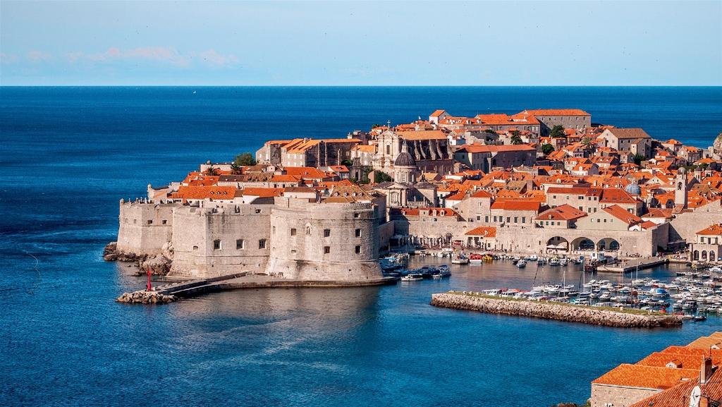 TOUR DETAILS Best of Croatia Price: $3,395 USD Discounts: 5% - Returning Volant Customers Duration: 17 days Date: November 3-19, 2017 Date: May 20 - June 5, 2018 Difficulty: Easy Inclusions All