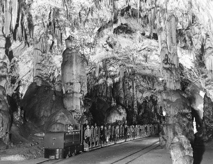 Alenka»uk: Development of the underground railway system on the example of Postojnska jama NEW LOCOMOTIVES WITH BATTERIES AND A CIRCULAR LINE THROUGH THE CAVE In the 1950s the cave transport could