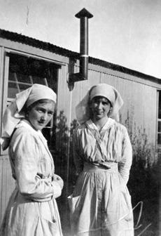 Her photographic collection showed that they worked in the canteen and took wounded New Zealand soldiers on trips as part of their rehabilitation. By early January 1917 she commenced painting again.