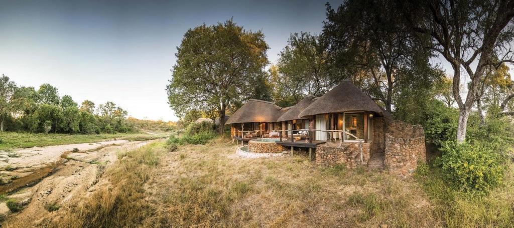 DULINI LODGE Spread under a leafy canopy of ebony trees, Dulini s six spacious stone suites grace the banks of the Mabrak River bed in the western part of the Sabi Sand Reserve.