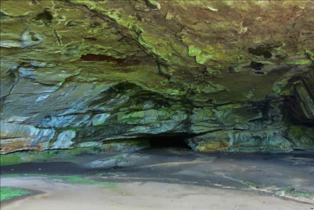 Cave Aroe Jari Stone city Pantanal: One of the
