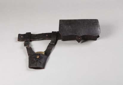 iron Length 38 cm PMPO, UO 1885/a DP Na usnjenem pasu sta nameščena torbica in tulec za bajonet. 2.