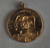 , 1915 Posrebrena medenina Premer 2,3 cm PMPO ZGO 710/2014 A patriotic pendant with portraits of the emperors Franz Josef I and William II, 1915 Silvered brass Diameter 2.