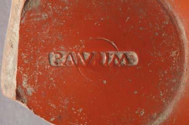 17.5 cm, height 3.3 cm PMPO, R 880 Svetlo rdeč krožnik z rdečim premazom ima na sredini ravnega dna nečitljiv pečat. Lit.