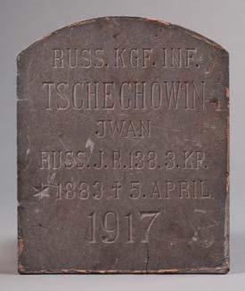 Nagrobna plošča z napisom umrlega vojaka Franca Kirbiša iz pehotnega polka št. 47. Pokopališče iz prve svetovne vojne v Kidričevem.