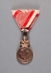 147. Bronasta vojaška medalja za zasluge Signum Laudis s cesarsko krono Pozlačen bron Višina 4,9 cm PMPO, ZGO 651/2013 A bronze military