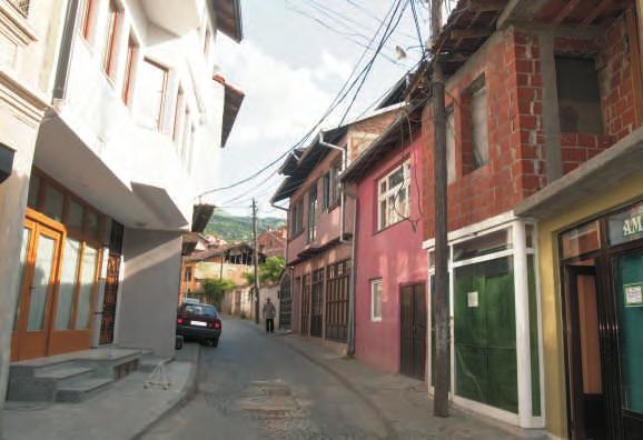 36 Prizreni në Retrovizore Prizren through the Retro-Visor Comparison of old/new images of Prizren 37 16 16 1964-68 Rruga e Pushkatarëve Rruga e Shuaip Pashës (Spahiut), e riemëruar Rruga e