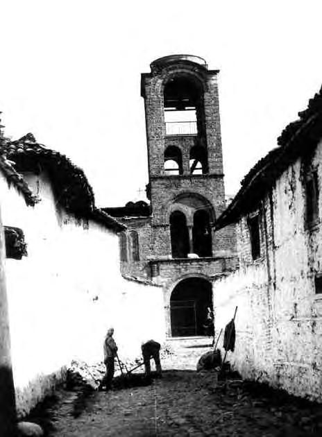 Nga mbreti serb Millutin shndërrohet në kishë ortodokse, ndërsa me ardhjen e osmanëve në xhami. Më 1923 minarja rrënohet, për t'u zëvendësuar me këmbanën aktuale.