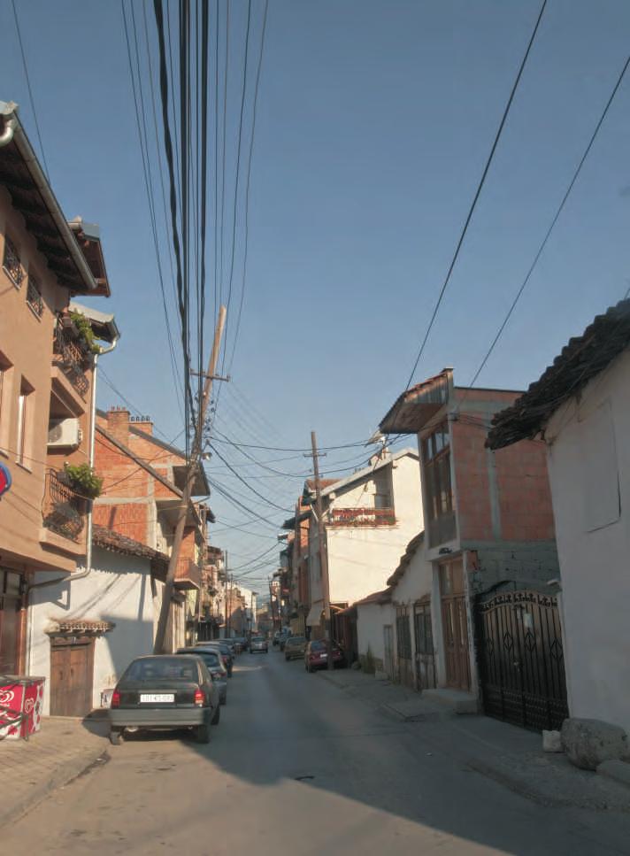 58 Prizreni në Retrovizore Prizren through the Retro-Visor Comparison of old/new images of Prizren 59 27 1960 Rruga e Saraçëve Rruga e Saraçëve njihet me këtë emër shkaku i