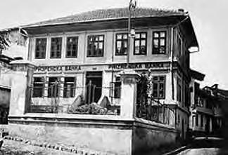 64 Prizreni në Retrovizore Prizren through the Retro-Visor Comparison of old/new images of Prizren 65 30 1931 / Banka private Banka private Banka e