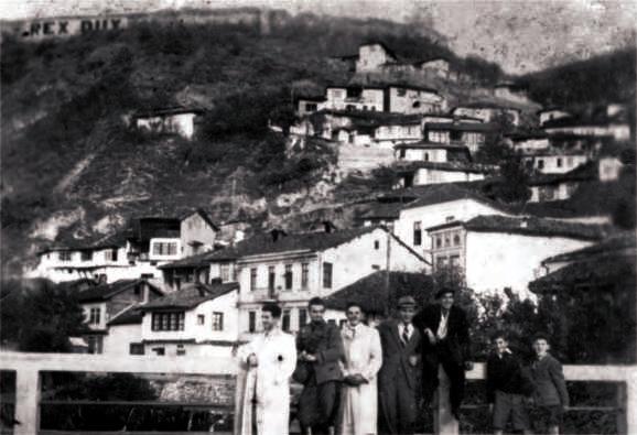 Ura e re, e ndërtuar në vitin 1936 në vend të Urës së Arastës, më 1964 me ndërtimin e hotelit më të madh të Prizrenit, mori edhe emrin Ura e Therandës.