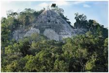 The Location Located in Mexico s southeastern region, on the Yucatan Peninsula borders the state of Yucatan and the Gulf of Mexico to the north, Quintana Roo to the east, Tabasco to the southwest and