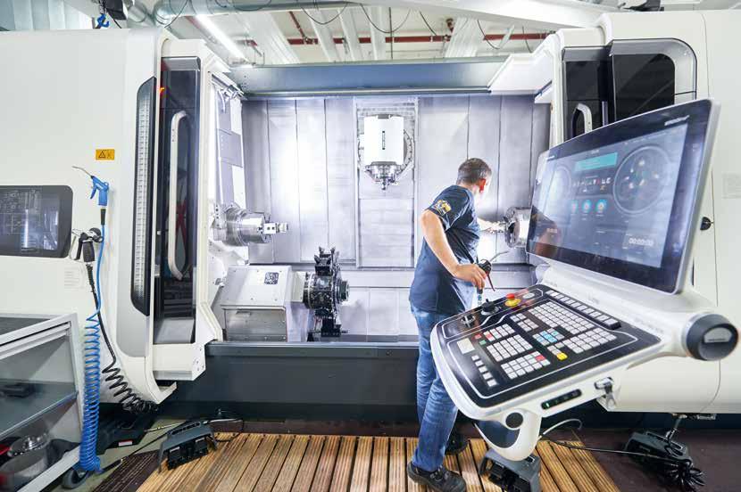 10 Connection 1.2018 The state-of-the-art machining center is one of the tools enabling Lufthansa Technik to manufacture precision parts efficiently. www.lufthansatechnik.