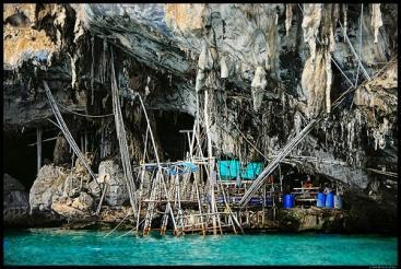 It is composed of two rocky, covered islets: Phi Phi Don with long powdery beaches, and the high, rocky Phi