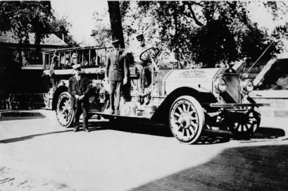 Ladder 1 The Day (8-10-1916) mentions an automobile hose wagon at Ockford's.
