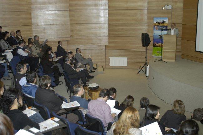 ENAP (National Petroleum Company of Chile) Magallanes region and CONAMA XII region, an international workshop was held from November 29 to 30 2007 with the participation of relevant academic,