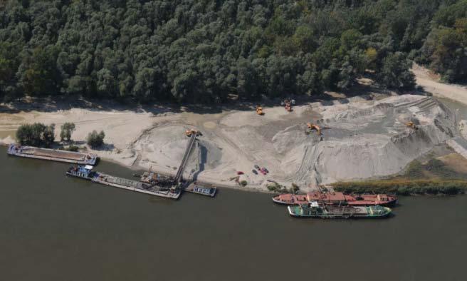 35: Sand extraction along the Lower Drava in 2004 (Credit: A.