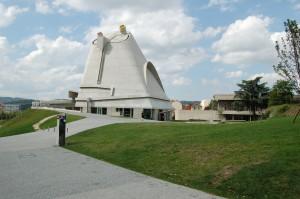 france- Projects 5 Created 06-May-12 By CAO TAIMING, MILANO, Italy Chapel of Notre Dame du Haut Ronchamp, church 2 Maison