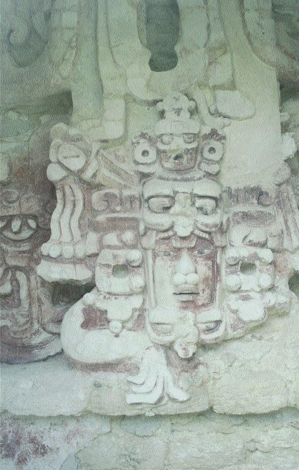 Calakmul is one of the Mayan cities with the largest number of stelas: until now 120 have been found.