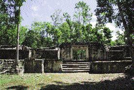 Balamkú complex is made up of three architectural groups in the Petén and other later styles with certain Río Bec traits. Balamkú, entrance to the Southern Group.