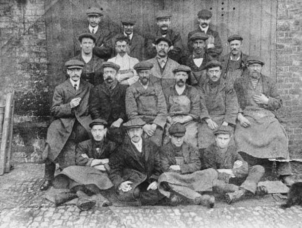 8 Cloth-capped workers at Bligh s brewery in the High Street, c.1900.