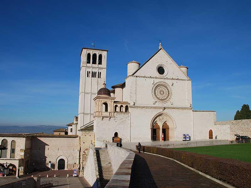 Oct 8- ASSISI FLORENCE (B,D) After breakfast transfer to Florence. Visit Florence, a vast and beautiful monument to the Renaissance.