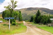 CHAPTER 11. OTAGO 192 The Thompson Track is a little known but worthwhile old gold road from Omakau (on the rail trail) to Wanaka.